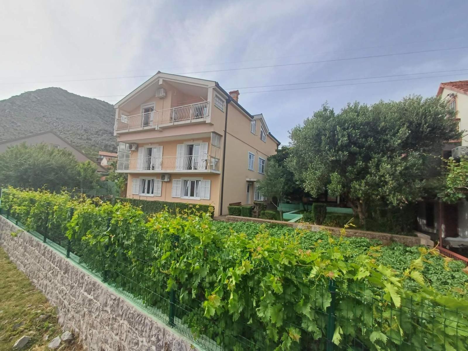 Apartments For Friends Требинє Екстер'єр фото