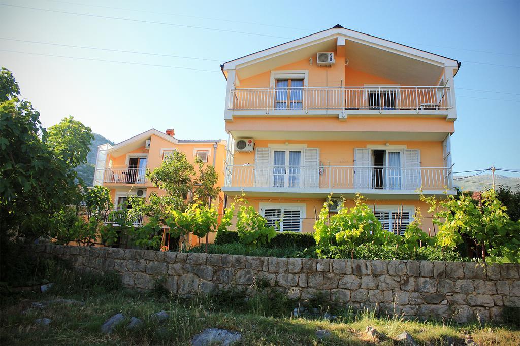 Apartments For Friends Требинє Екстер'єр фото